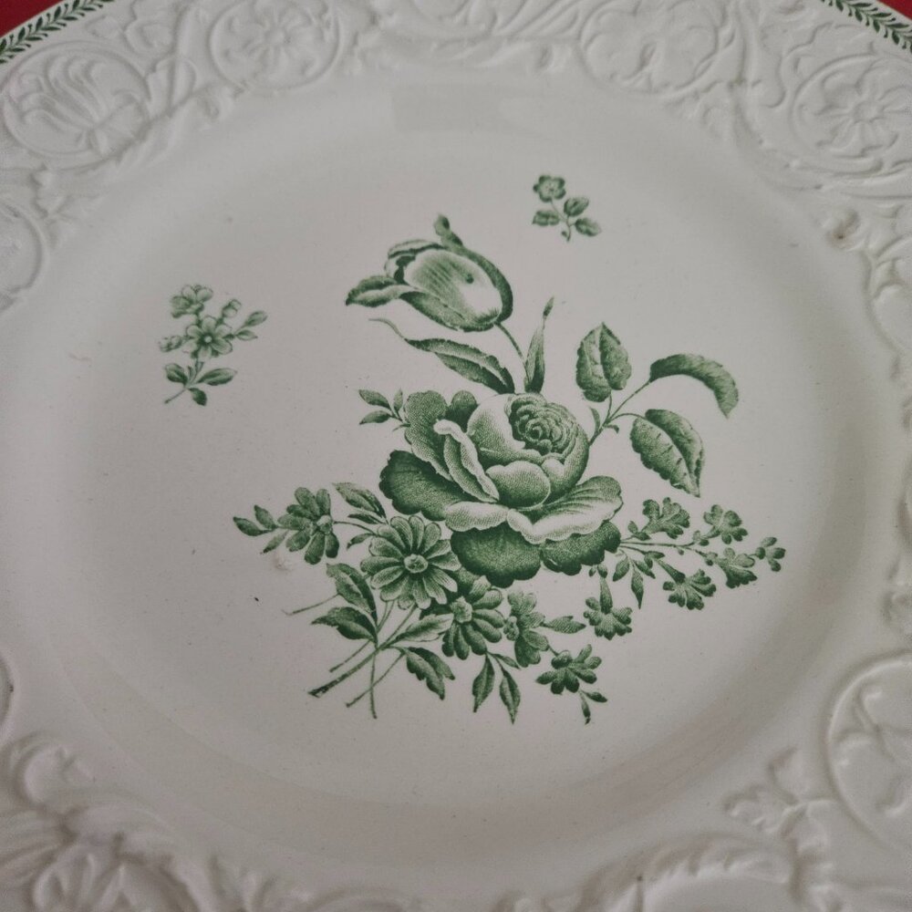 Wedgewood patrician plate in torbay green pattern embossed scroll border - Picture 3 of 6